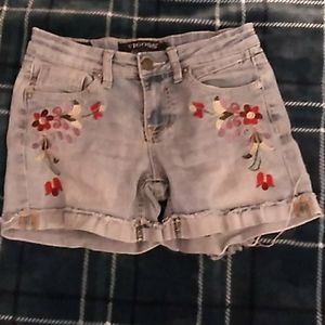 Jean shorts with red flowers